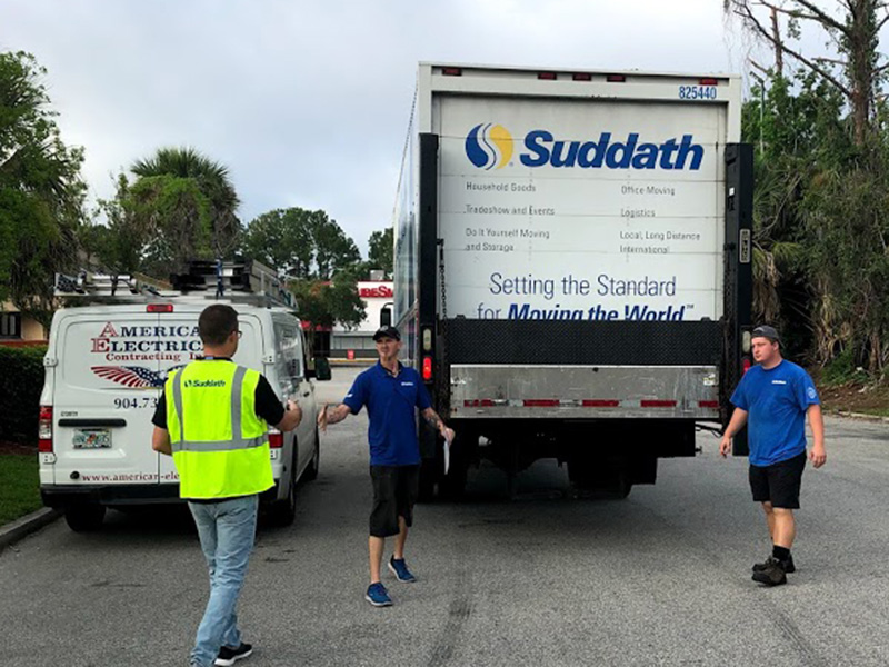 suddath workers making ffe restaurant logistics delivery